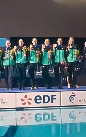 El Himno Nacional Mexicano resonó en Francia tras la victoria del equipo mexicano en la Copa del Mundo de Natación Artística de París, llenando de orgullo a todo el país.