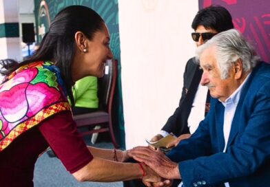 La presidenta de México se une al duelo latinoamericano por el fallecimiento de Pepe Mujica, símbolo de humildad, sabiduría y lucha por la justicia social.